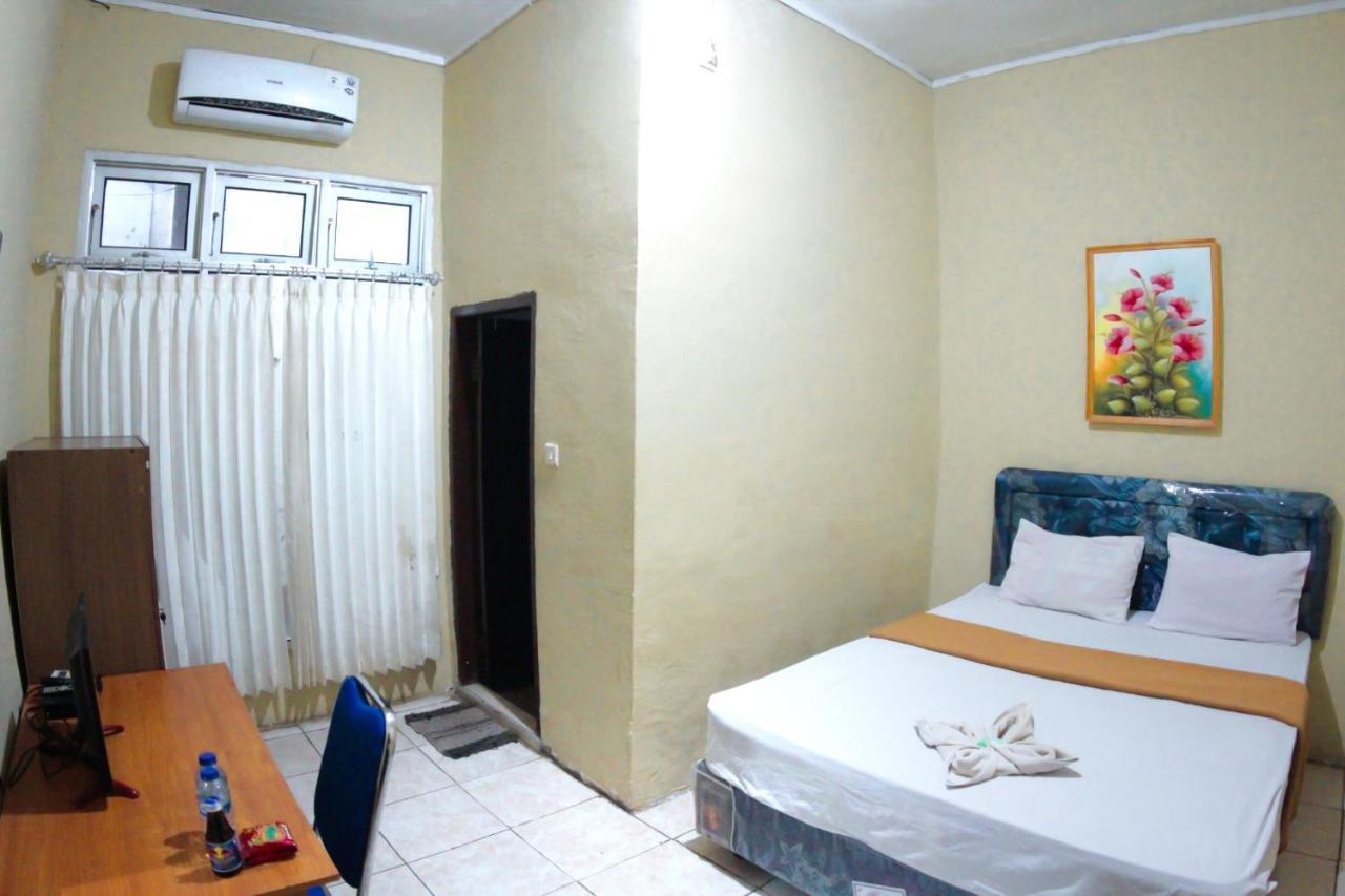 Hotel Mathilda Maumere Buitenkant foto